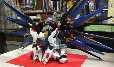 2012年新年のご挨拶　文具とプラモの店　タギミ