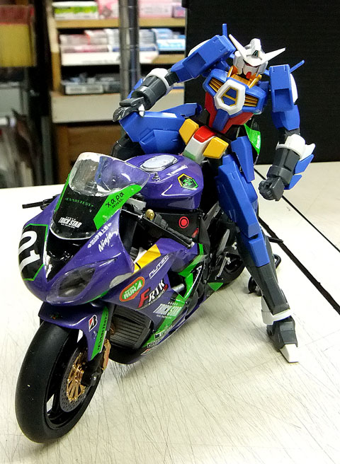 ライダーを乗せてみました！　第１回 バイクプラモデル限定コンペ　極私的プラモデルコンペ