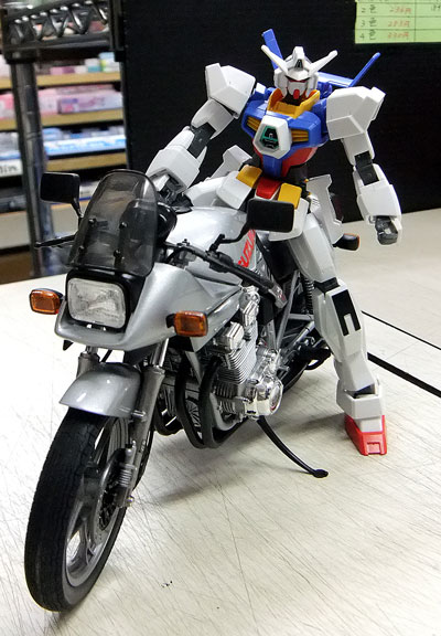 ライダーを乗せてみました！　第１回 バイクプラモデル限定コンペ　極私的プラモデルコンペ