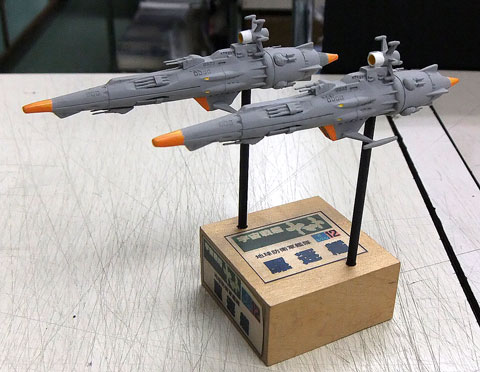 ディスプレイスタンド　プラモデル　自作　文具とプラモの店　タギミ